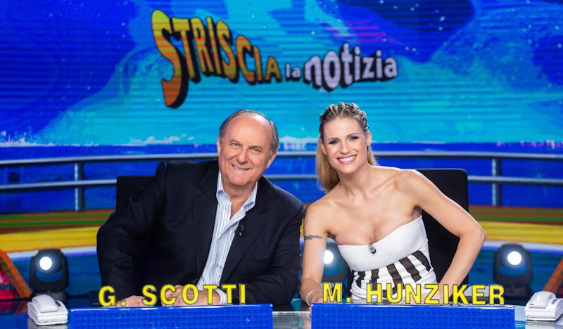 MICHELLE HUNZIKER E GERRY SCOTTI  TORNANO DIETRO AL BANCONE  DI STRISCIA LA NOTIZIA